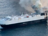Vrachtschip Morning Midas in brand 300 mijl (482,8 kilometer) ten zuiden van Adak, Alaska (Beeldbron: U.S. Coast Guard)