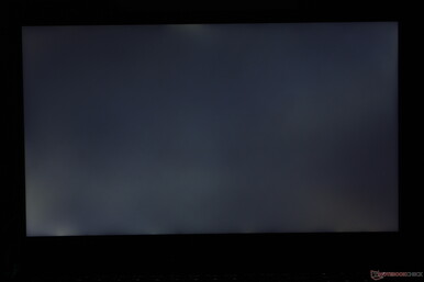 Matige ongelijkmatige achtergrondverlichting in de linkerbenedenhoek