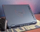 De HyperX Omen 16 Valorant Edition ziet er geweldig uit, maar de donkere oppervlakken trekken vingerafdrukken aan alsof er geen morgen is