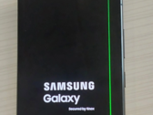 Een van de gemelde Galaxy S24 Ultra toestellen met het probleem van de verticale groene lijn. (Bron: u/Independent-Bet-4916)