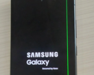 Een van de gemelde Galaxy S24 Ultra toestellen met het probleem van de verticale groene lijn. (Bron: u/Independent-Bet-4916)