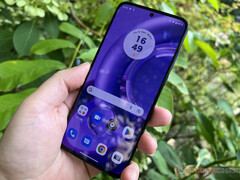 De Edge 30 Neo is de goedkoopste van Motorola's nieuwe Edge 30-serie smartphones. (Afbeelding bron: NotebookCheck)