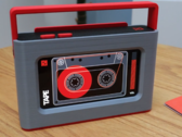Het ontwerp voor de NFC cassettespeler (afbeelding) werd gemodelleerd in Rhino 3D en geprint op een Bambu Labs P1S. (Afbeeldingsbron: u/bharms27 via r/3Dprinting)