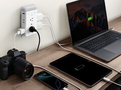 De nieuwe Smart Plug Outlet Extender (foto) van Govee heeft een ingebouwd nachtlampje. (Afbeeldingsbron: Govee)