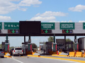 Tesla's dedicated lane crossing aan de Mexicaanse kant (beeld: Corporation for the Development of the Border Zone of Nuevo León/Bloomberg)
