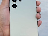 De Galaxy S24 Ultra met de nieuwe S Pen die uitsteekt. (Afbeeldingsbron: @DavidMa05368498)