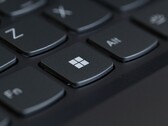 Close-up van een toetsenbord waarbij de Windows-toets in beeld staat