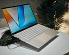 De nieuwe Vivobook S 14/15/16 laptops beginnen bij een gewicht van 1,3 kg (2,86 lbs). (Bron: Alex Waetzel voor Notebookcheck)