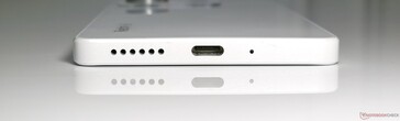Onderkant: Luidspreker, USB 2.0 Type-C, microfoon