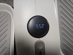 Het display werkt op batterijen en doorloopt de meetgegevens automatisch