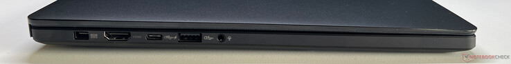 Links: voeding, HDMI 2.1 FRL, USB-C 4.0 (40 GBit/s, DisplayPort, Power Delivery), USB-A 3.2 Gen 2 (10 GBit/s), 3,5 mm audio