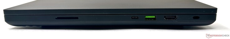 Rechts: UHS-II SD-kaartlezer, Thunderbolt 4, USB 3.2 Gen2 Type-A, HDMI 2.1-out, Kensington-slot