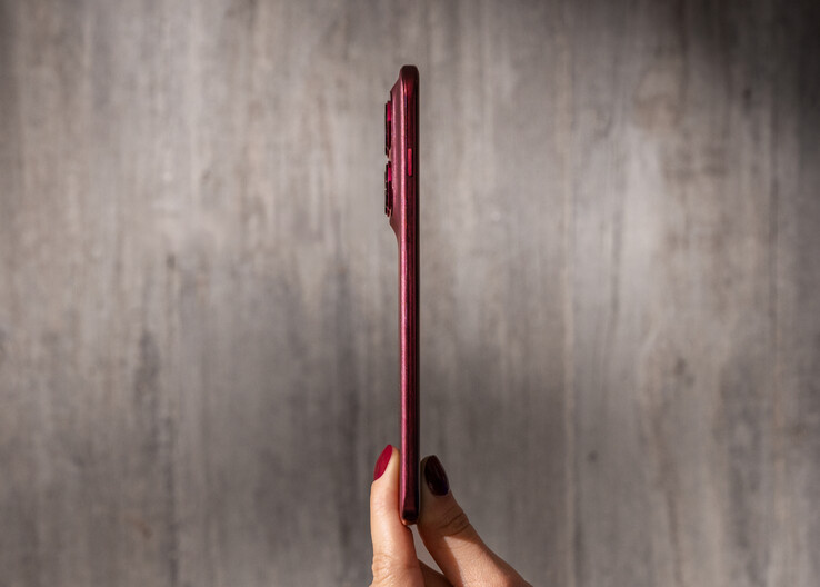 De Edge 70 Pro is minder dan 7,4 mm dik.