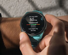 De Forerunner 265 is een van de vijf Forerunner smartwatches die in aanmerking komt om softwareversie 25.06 te downloaden. (Afbeelding bron: Garmin)