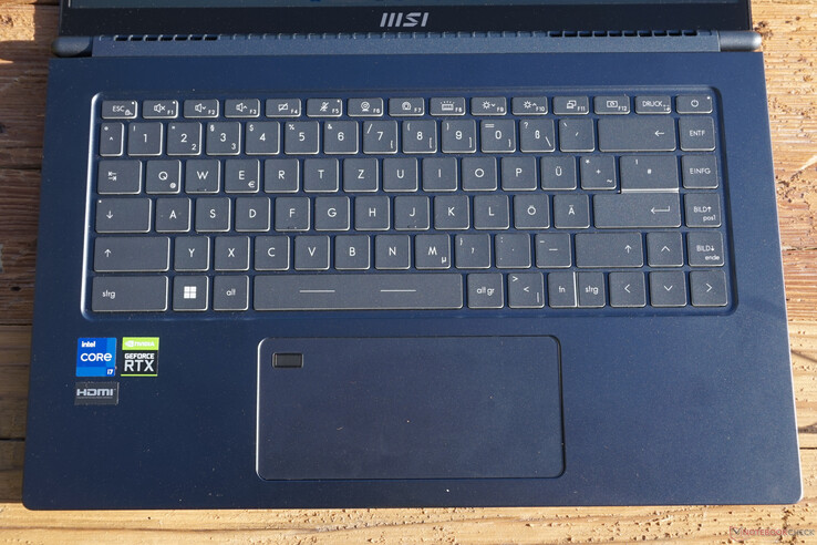 Standaard toetsenbord en extra lang touchpad.