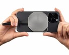 De nieuwe Datamag 40Gbps SSD heeft ingebouwde magneten waarmee hij vastgeklikt kan worden aan iPhones die geschikt zijn voor MagSafe, voor opnames onderweg. (Afbeeldingsbron: MSI)