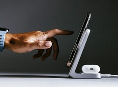 De Nomad Stand One Gen 4 laadt draadloos Android smartphones op met maximaal 25 watt (Afbeelding bron: Nomad)