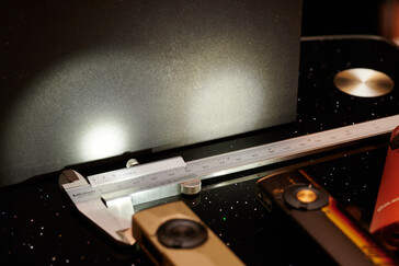 Het focuslicht van de Arkpro Ultra vergeleken met de algemene bundel van de Arkfeld Pro. (Afbeeldingsbron: Andreas Sebayang/Notebookcheck.com)