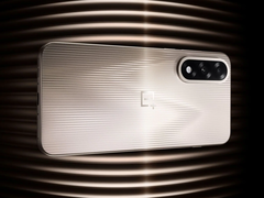 De OnePlus Ace 5 Ultra die eerder dit jaar werd gelanceerd. (Afbeeldingsbron: OnePlus)