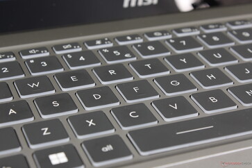 De toetsfeedback voelt lichter en ondieper aan dan we zouden willen voor een professionele laptop