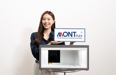 Een vrouw presenteert het nieuwe merk samen met wat lijkt op een nieuw beeldscherm (Afbeelding bron: samsungdisplay.com)