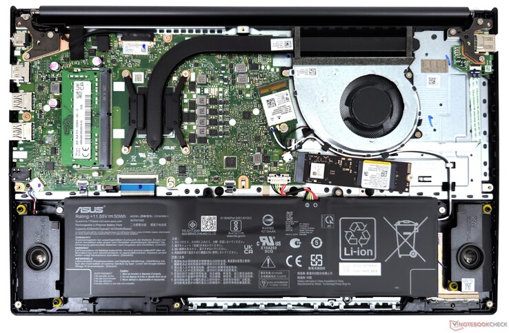 Asus VivoBook 15X OLED M3504YA: intern