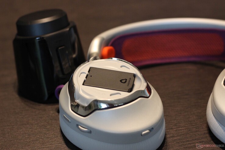 De batterij kan gemakkelijk worden verwijderd, het basisstation aan de linkerkant