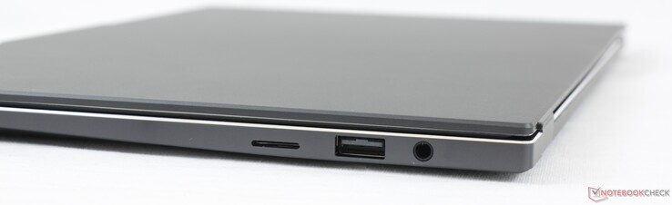 Juist: MicroSD lezer, USB-A 2.0, 3.5 mm combo audio