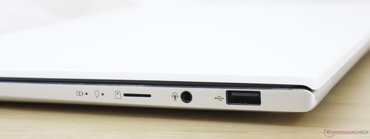 Rechts: MicroSD-lezer, 3,5 mm combi-audio, USB-A 2.0