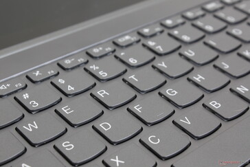 Toetsen zijn niet zo diep of stevig als op een echt toetsenbord uit de ThinkPad T-serie