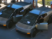 Cybertrucks laden op bij Giga Texas (afbeelding: Jeff Roberts/YT)