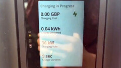 Tap-to-pay Tesla V4 Superchargers verschijnen in het Verenigd Koninkrijk (Afbeelding: James Court/X)
