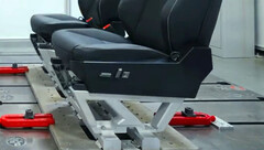 De strakke vorm van de Cybertruck wordt nagebootst door de knoppen voor stoelverstelling (Afbeelding: Tesla)