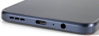 Onderkant (luidsprekers, USB-poort, microfoon, aansluiting)