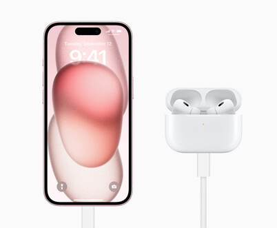 Airpods Pro 2 kunnen nu rechtstreeks vanaf de iPhone 15 worden opgeladen (Afbeelding Bron: Apple)