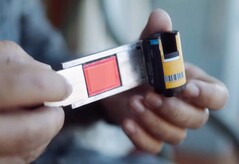 I'm Back Roll is ontworpen om analoge camera's in een paar eenvoudige stappen om te zetten naar digitale camera's.