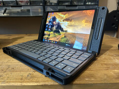 De Legion Go slim docking oplossing heeft geen extra batterijen. (Afbeeldingsbron: u/MysteriousAlarm897)