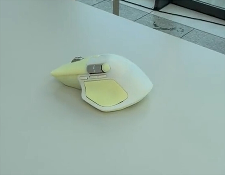 Een van de andere MX Master 4 kleuropties getoond tijdens Logitech's lanceringsevenement. (Afbeeldingsbron: Reddit)