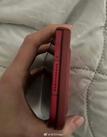 De Xiaomi 18 Fold gezien vanaf de zijkant.