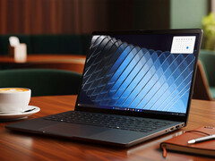 De Dell Pro 5 Series 14 (P514260) heeft een aluminium bovenklep, handpalmsteun en onderklep.