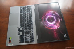 De keuze tussen de LOQ 15 en Legion 5 15 hangt af van het budget en de eisen (Afbeelding bron: Notebookcheck)