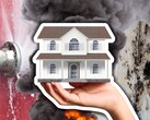 Waterlekmonitoren, rookmelders en thermostaten hebben allemaal smart home-potentieel. Een generiek huis, een lekkende leiding en een brand afgebeeld. (Afbeelding Bron: Canva - Bewerkingen)