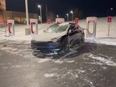 Zoals verwacht duurt het opladen van de Tesla Model 3 bij -14 graden een stuk langer dan normaal (Afbeelding: Out of Specs Reviews)