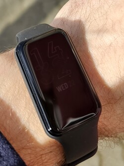 Leesbaarheid van het AMOLED-display van de Amazfit Band 7 in de zon