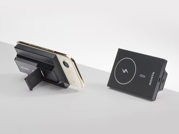 Een ingebouwde kickstand maakt de SR800 handsfree bruikbaar. (Afbeeldingsbron: Adata)