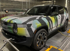 Rivian was zo vriendelijk om foto's bij te voegen van zijn 2025 R1S testmules die het heeft bijgewerkt met kleinere LFP-batterijen. (Afbeeldingsbron: EPA via Rivian Forums)