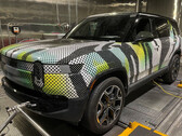 Rivian was zo vriendelijk om foto's bij te voegen van zijn 2025 R1S testmules die het heeft bijgewerkt met kleinere LFP-batterijen. (Afbeeldingsbron: EPA via Rivian Forums)