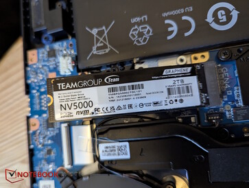 We stopten het eerst in de 2e sleuf en veranderden het naar de hoofdsleuf van de XMG Pro 16