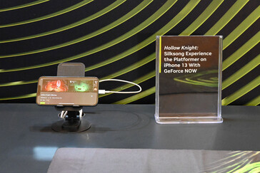 Hollow Knight: Silksong uitgevoerd via GFN op een Apple iPhone 13