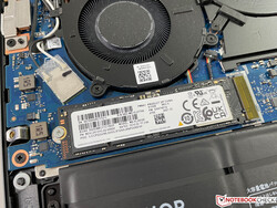 De M.2-2280 SSD (PCIe 4.0) kan worden vervangen.